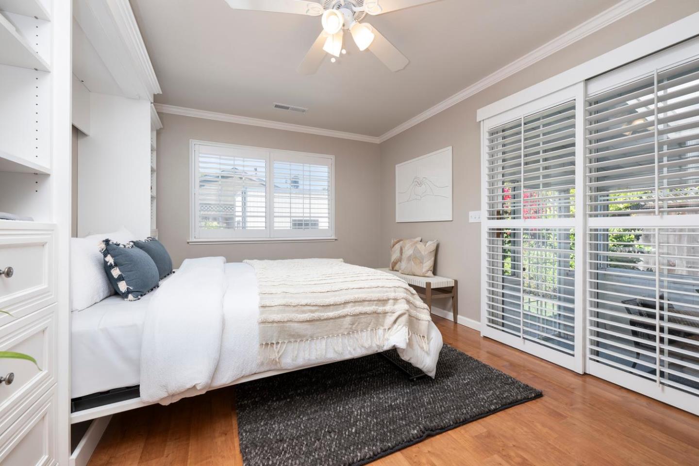 10 Greenwood LN