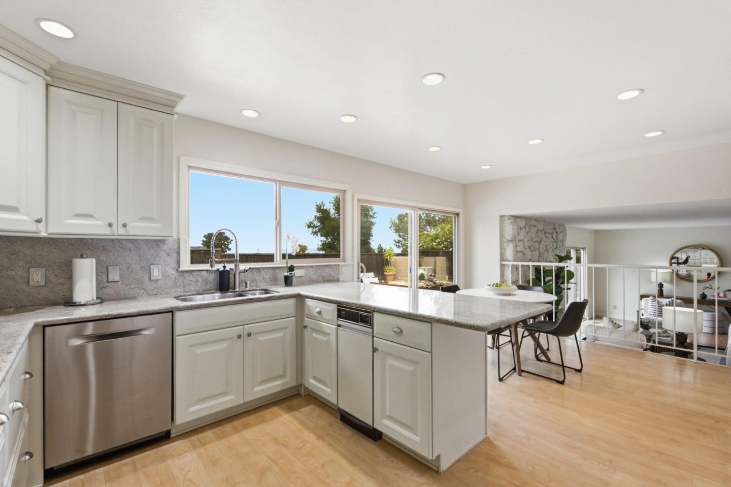 2564 Sherborne DR
