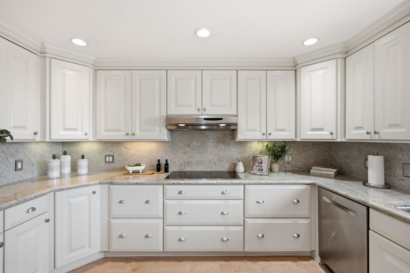 2564 Sherborne DR