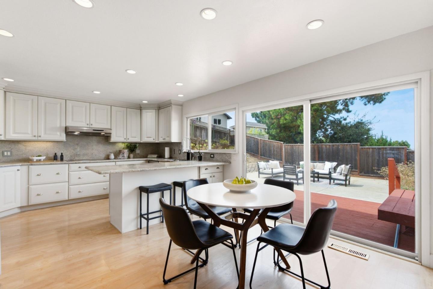 2564 Sherborne DR