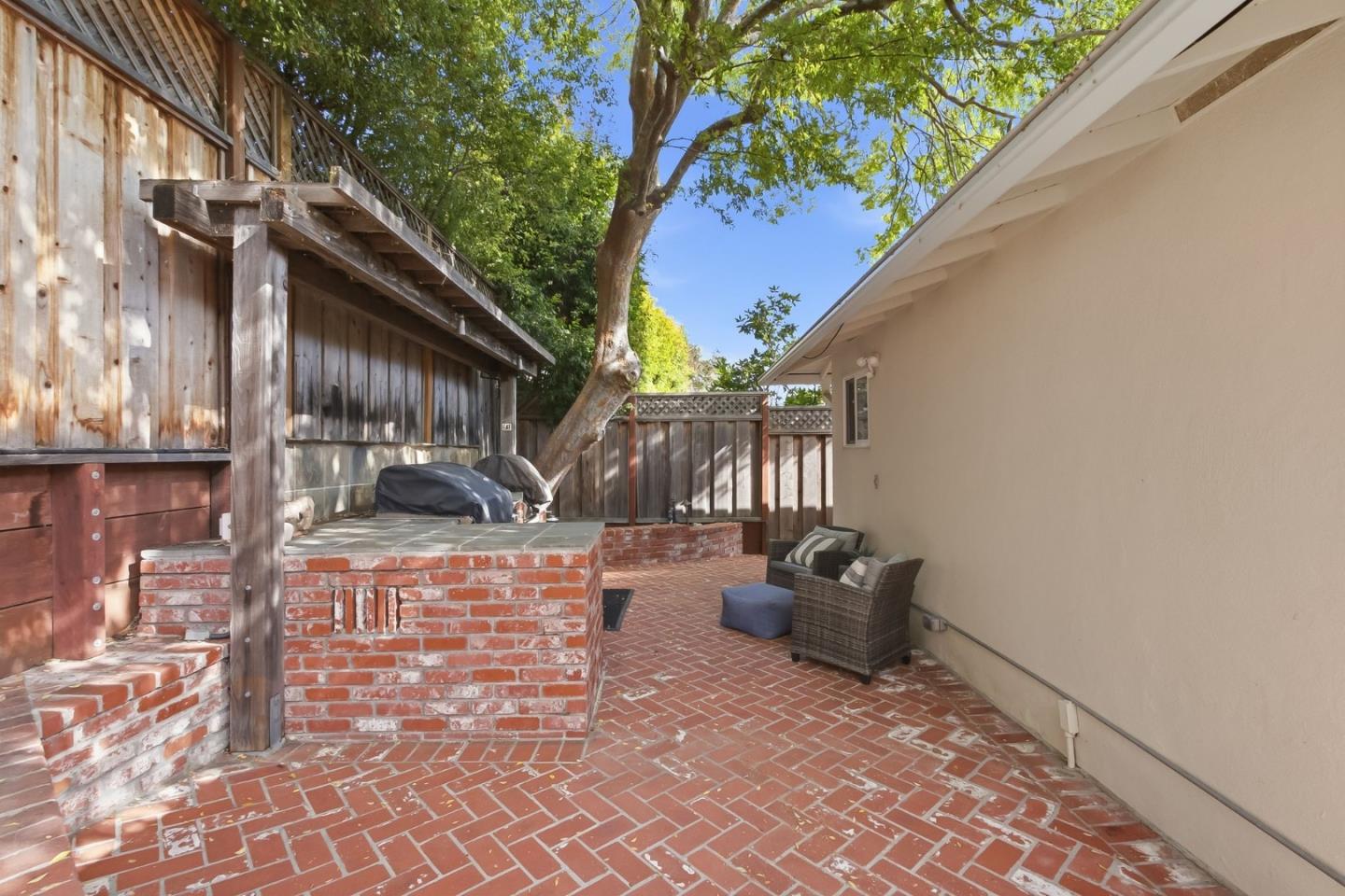 2720 Debbie CT