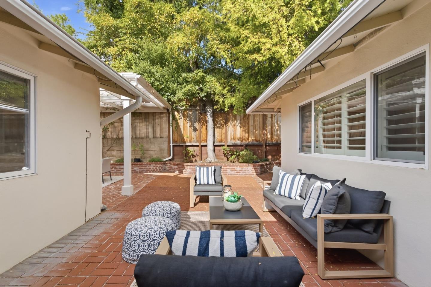 2720 Debbie CT
