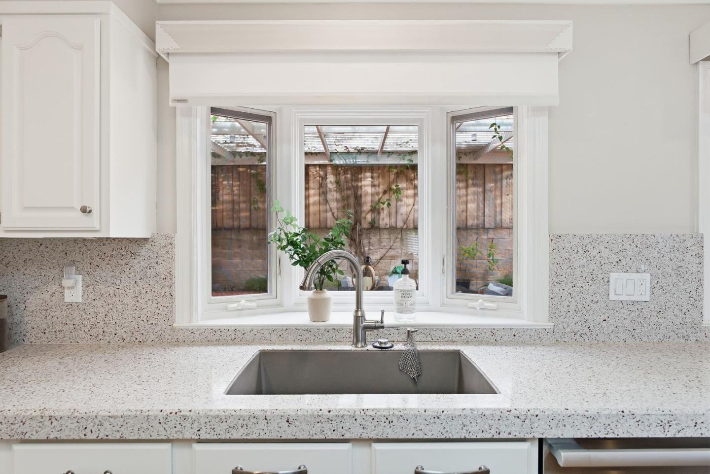 2720 Debbie CT