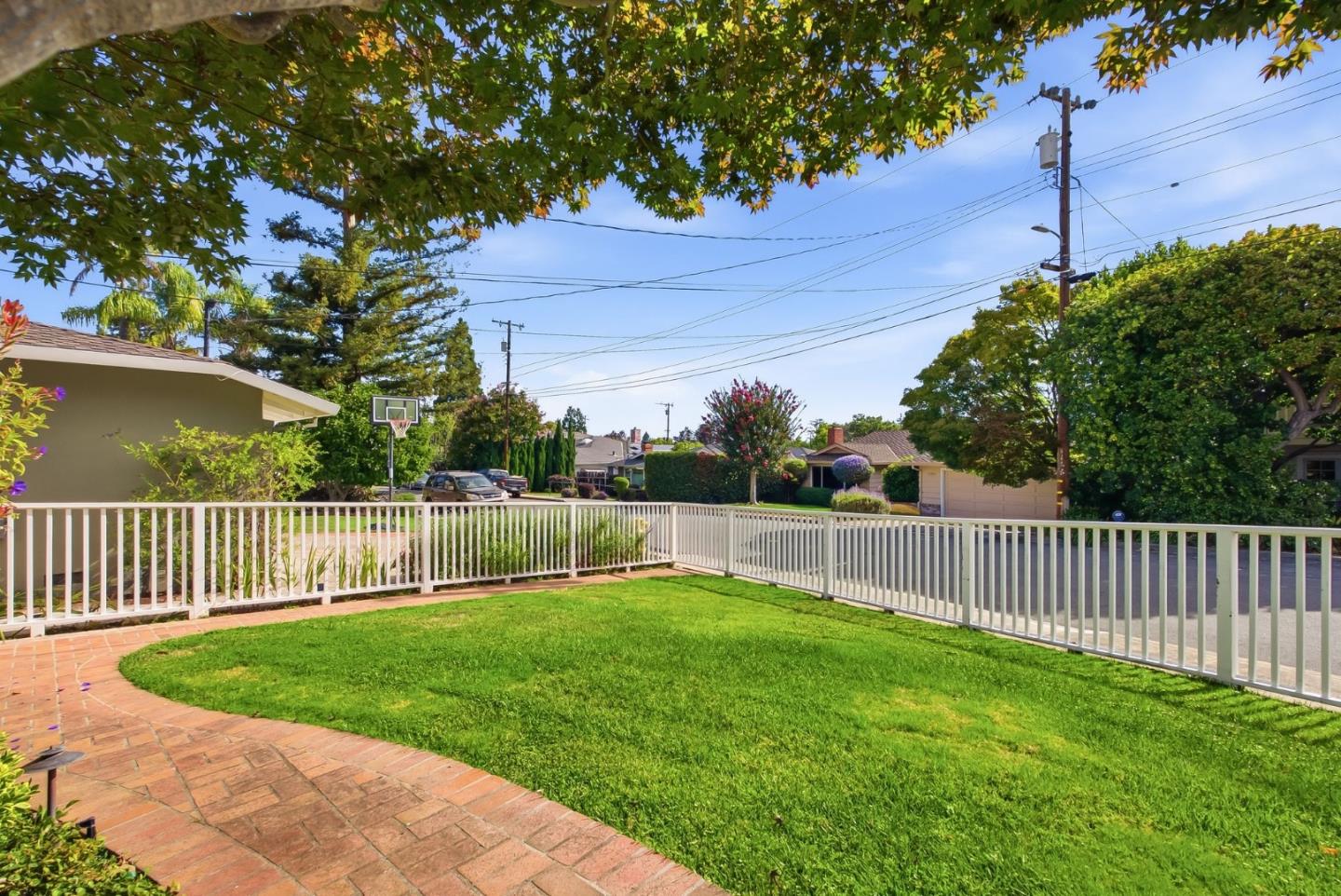 2720 Debbie CT