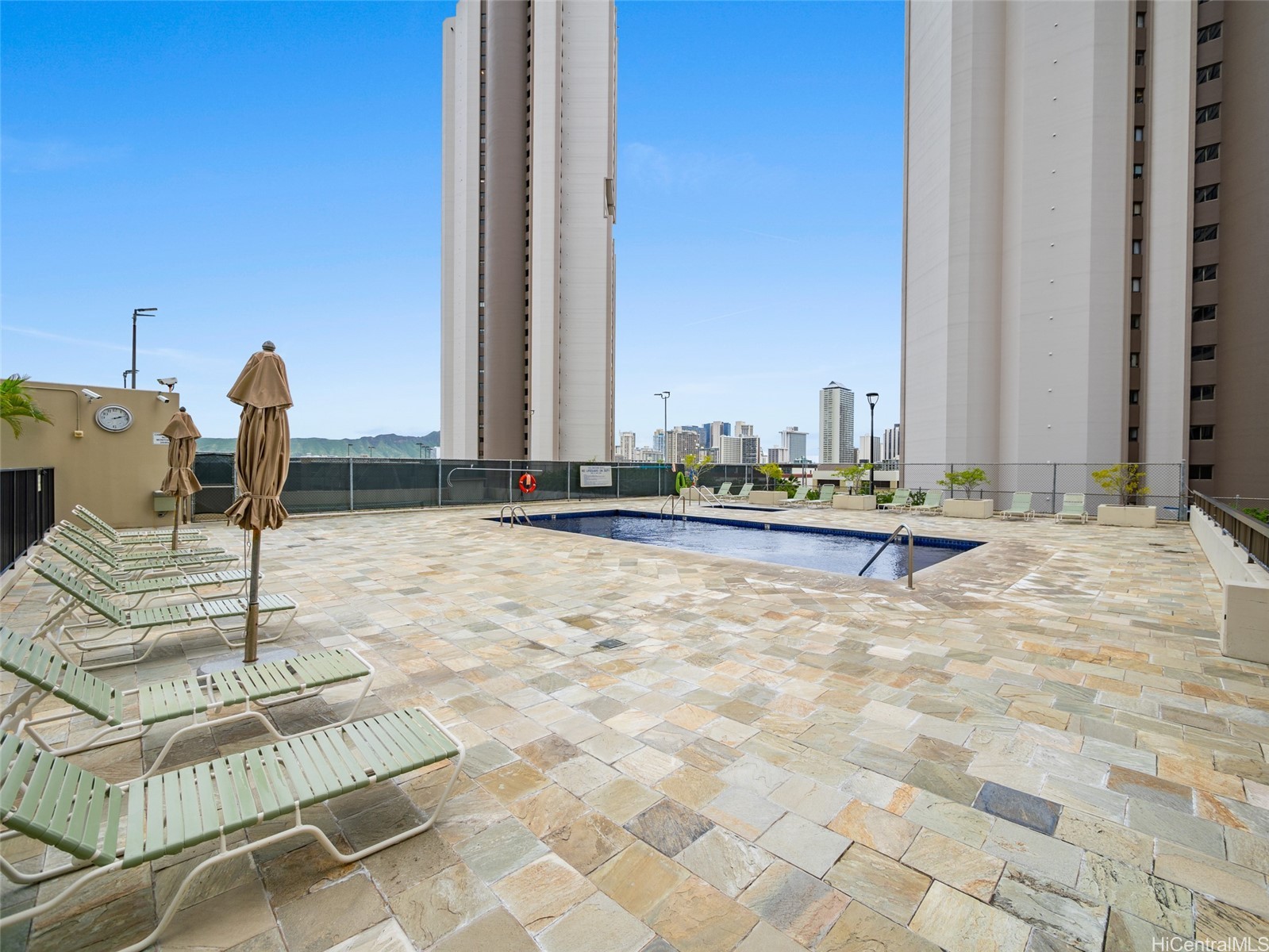 2499 Kapiolani Boulevard 2703