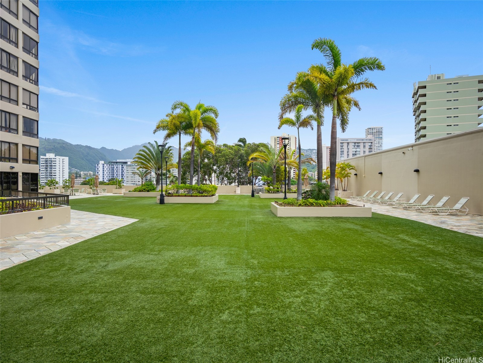 2499 Kapiolani Boulevard 2703