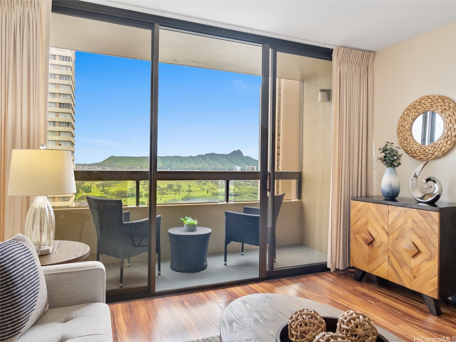 2499 Kapiolani Boulevard 2703