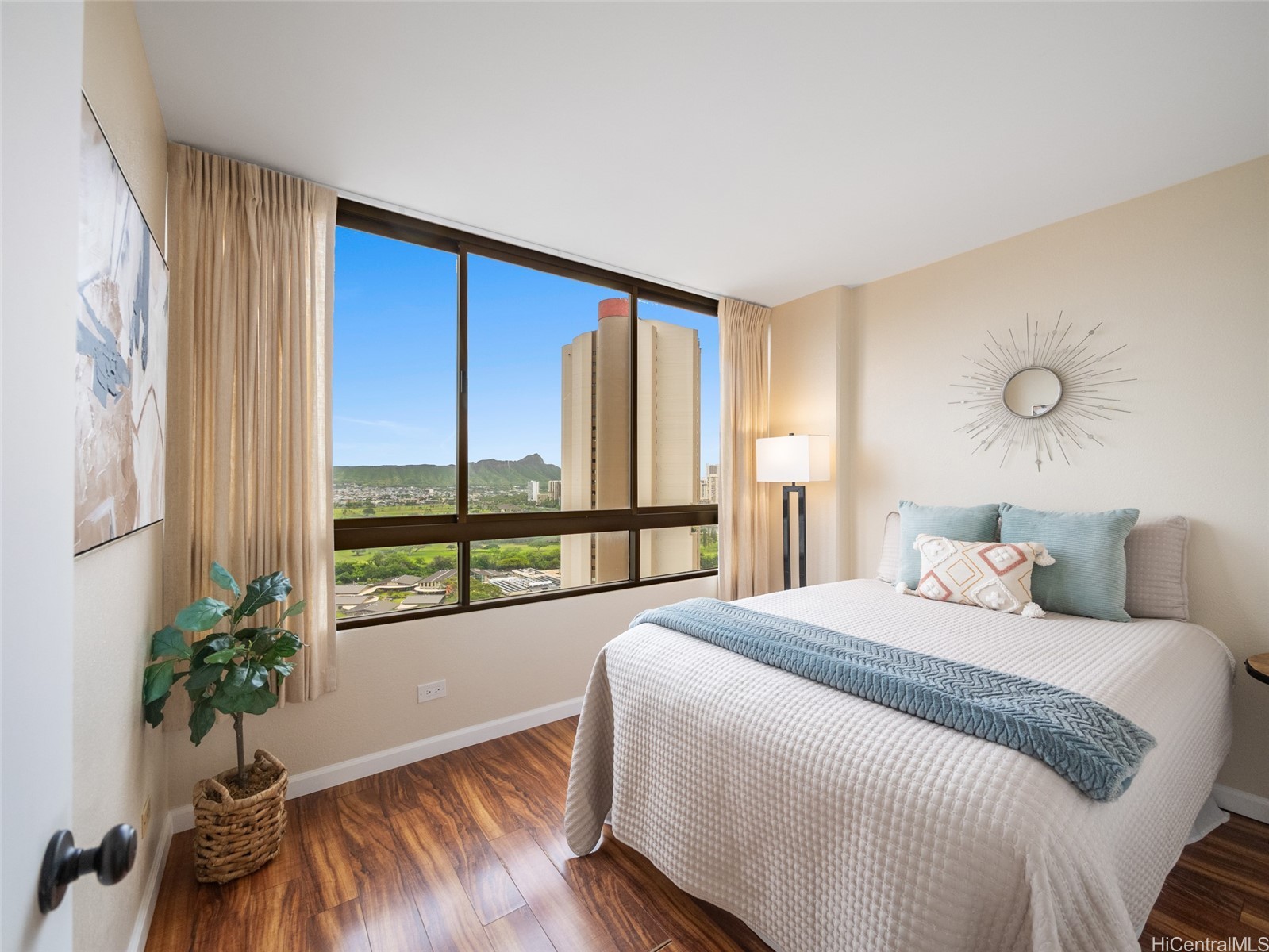 2499 Kapiolani Boulevard 2703