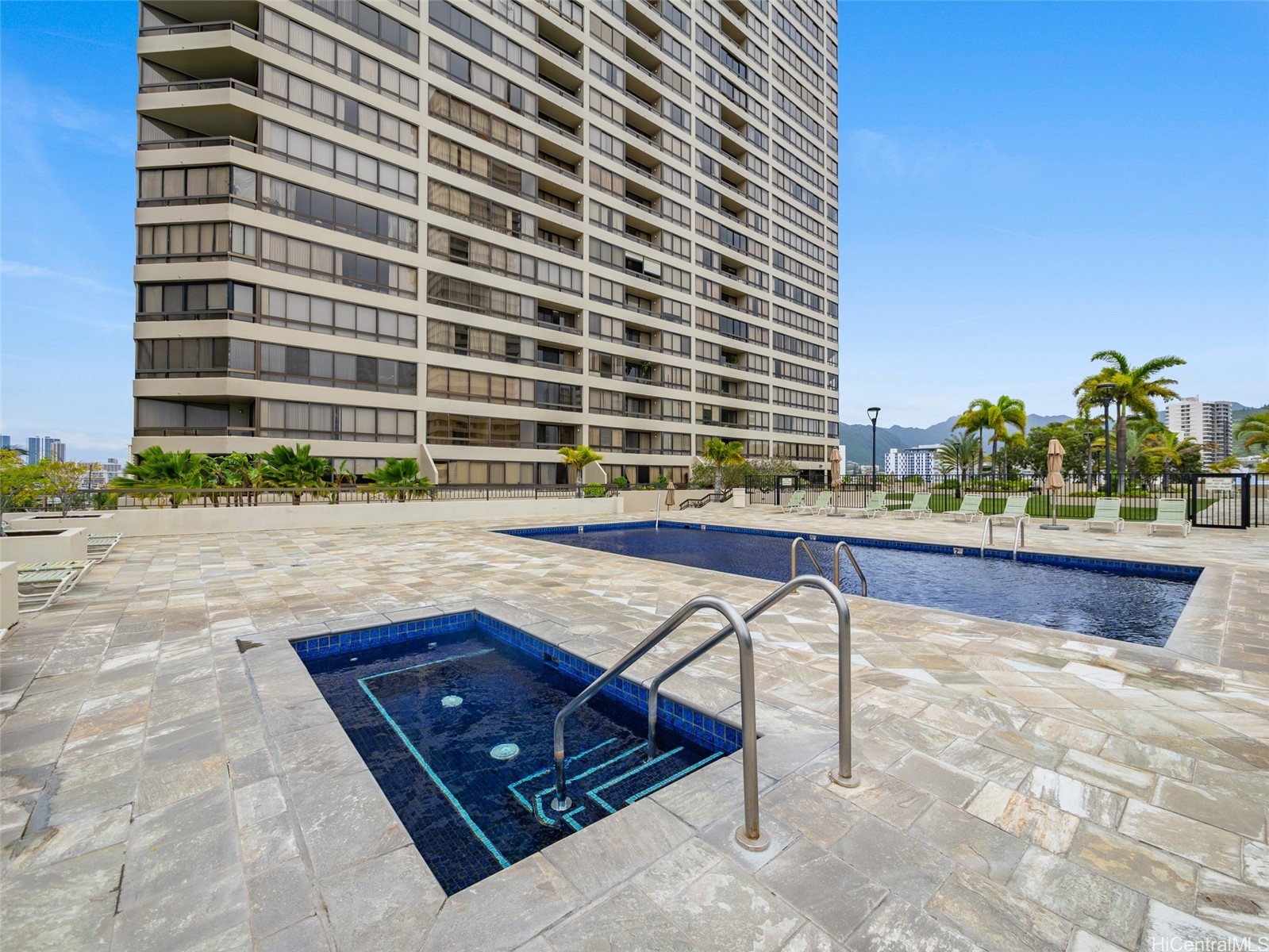2499 Kapiolani Boulevard 2703