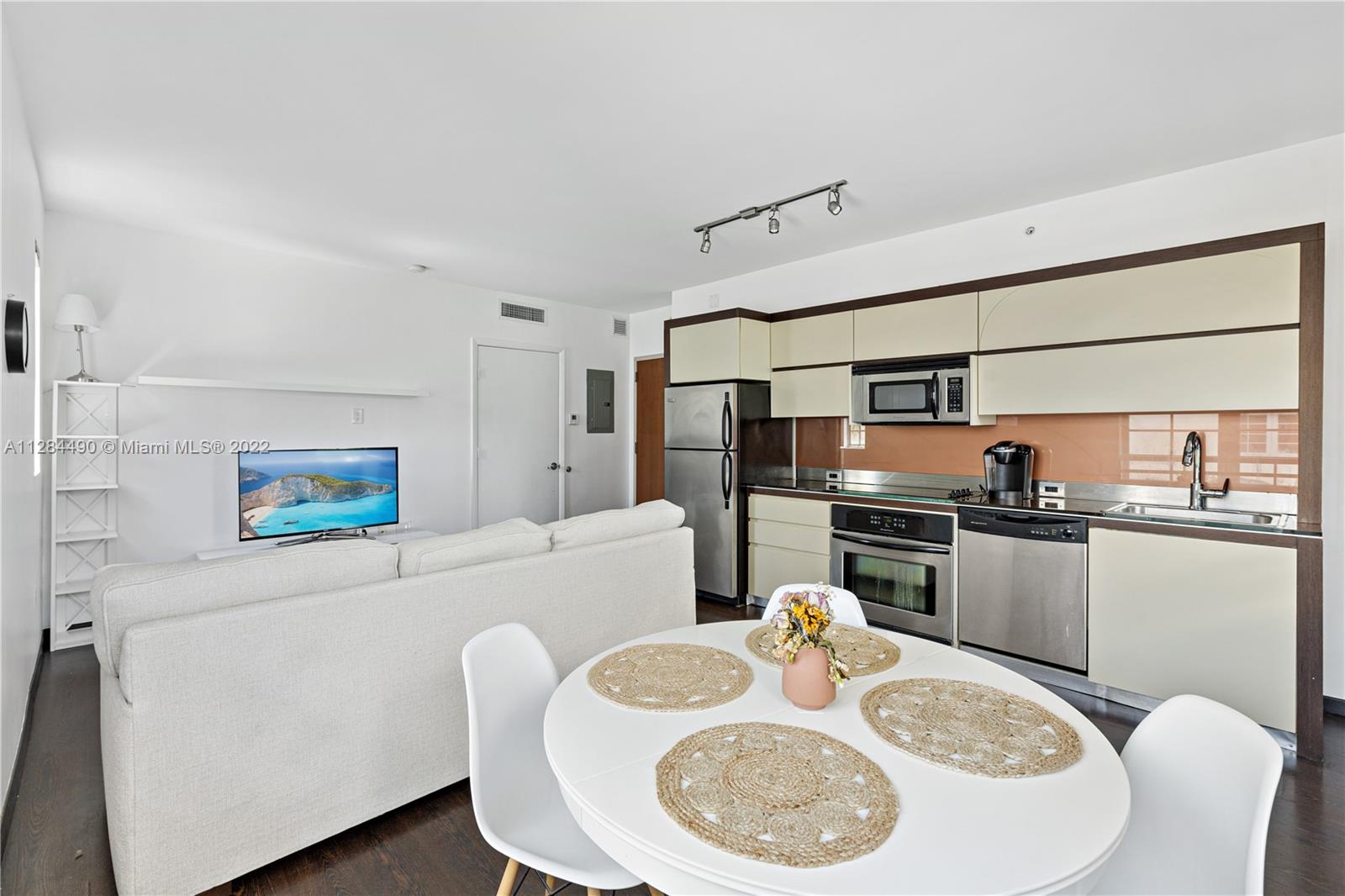 435 21st St Unit: 221