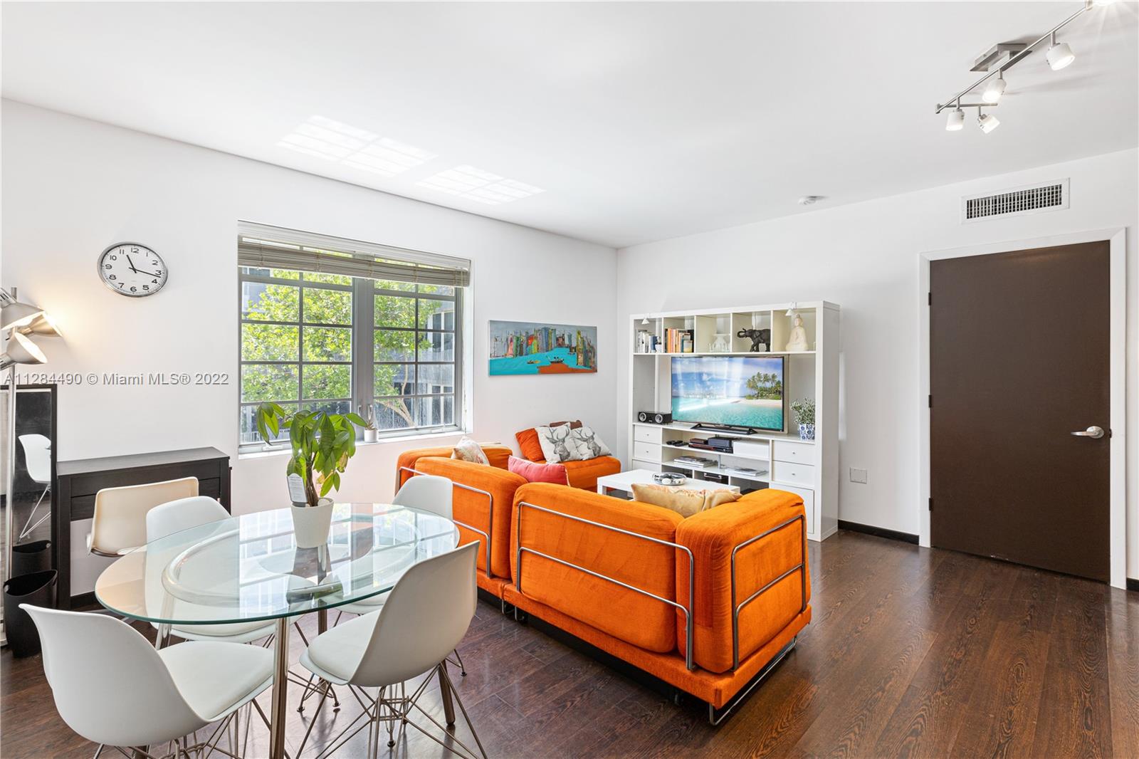 435 21st St Unit: 221