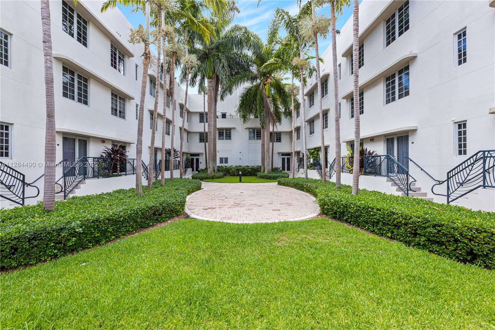 435 21st St Unit: 221