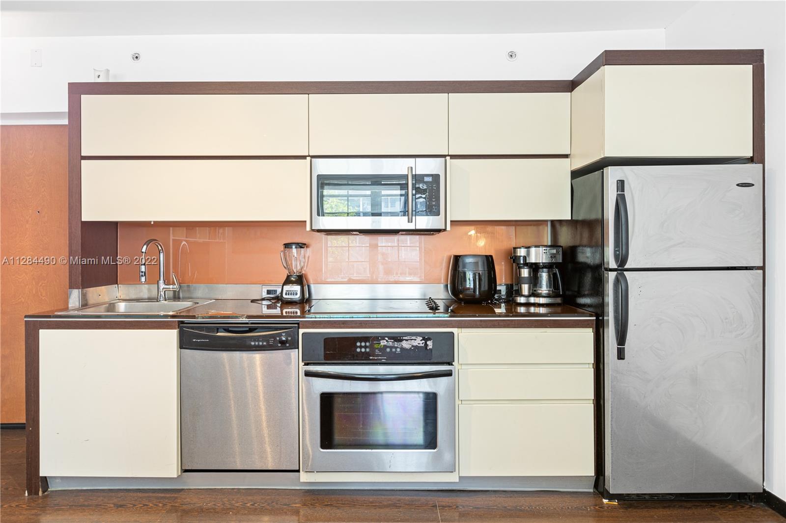 435 21st St Unit: 221