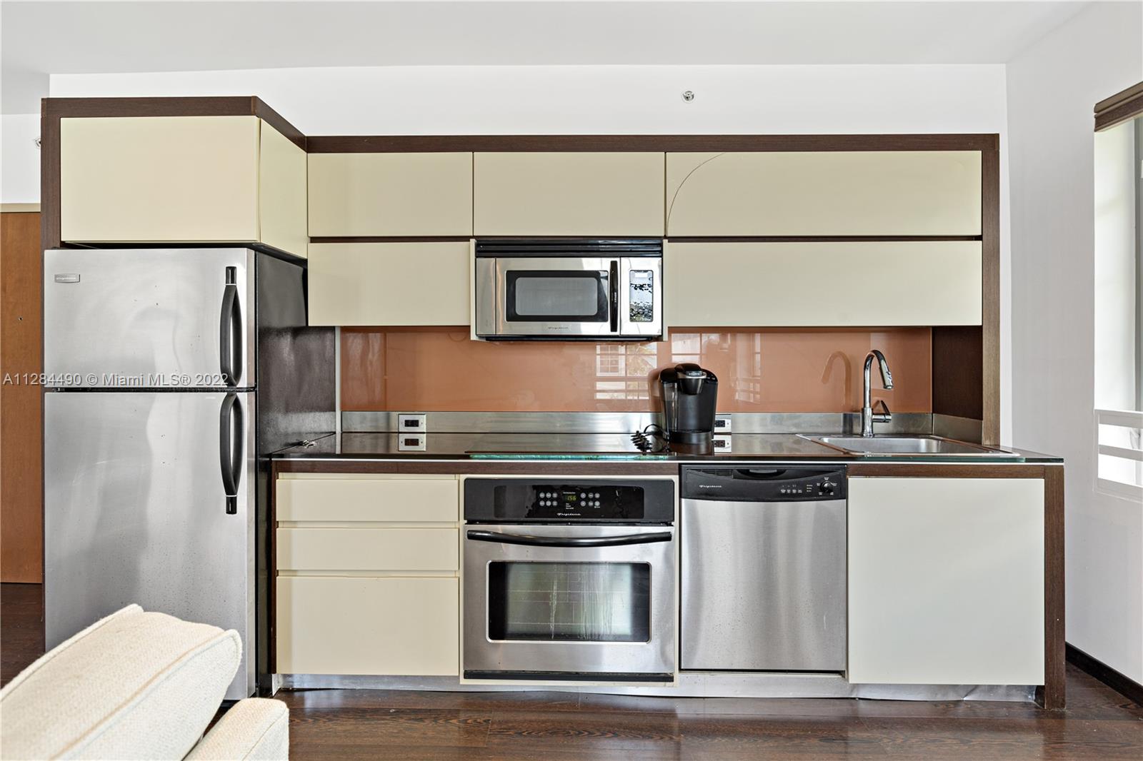 435 21st St Unit: 221