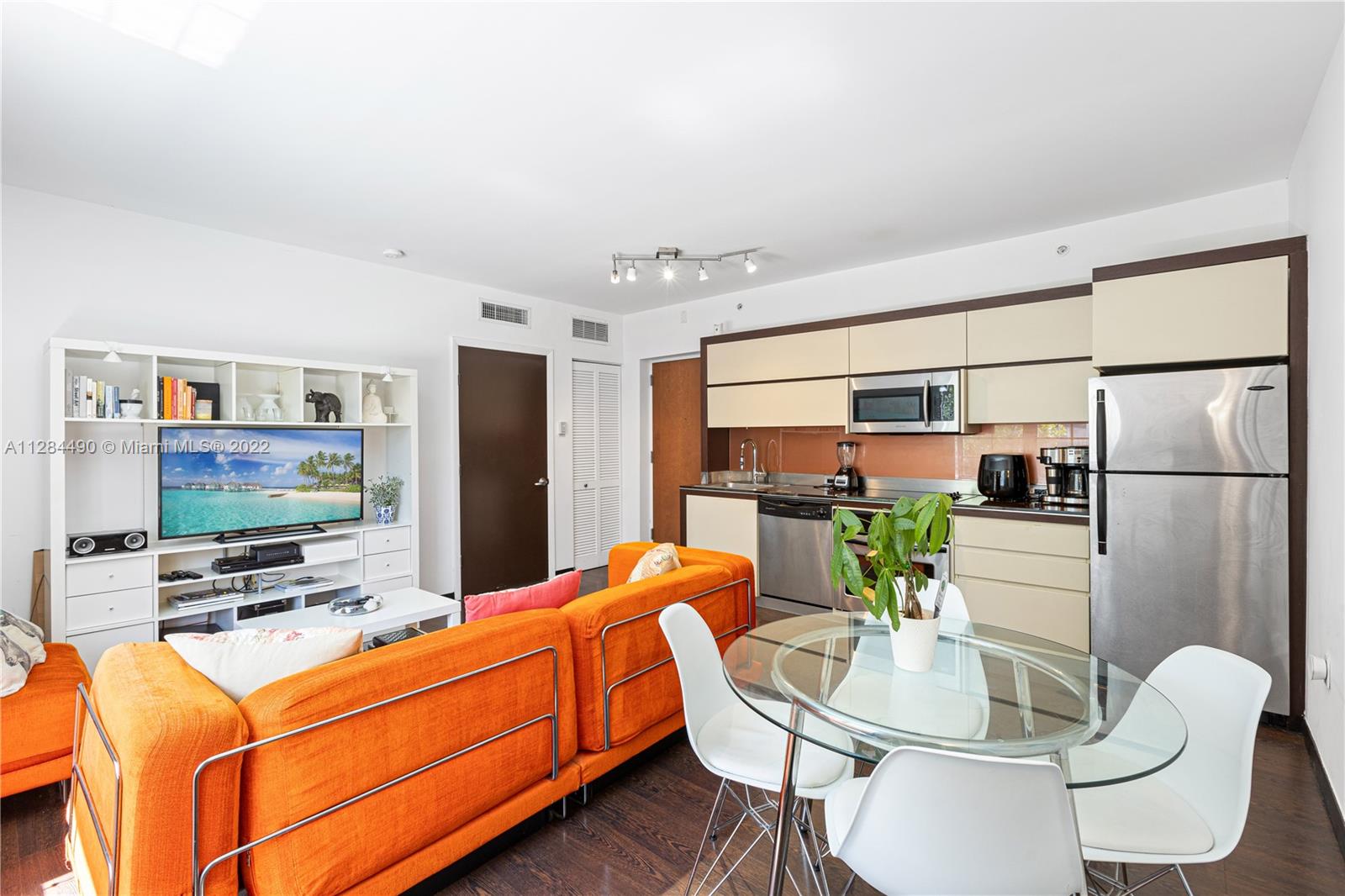 435 21st St Unit: 221