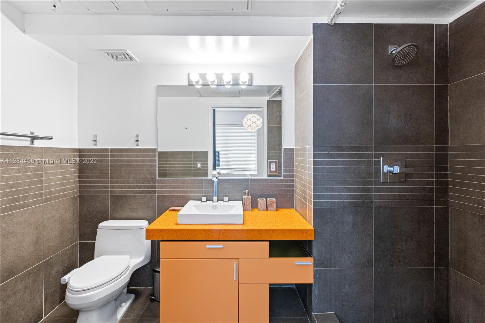 435 21st St Unit: 221