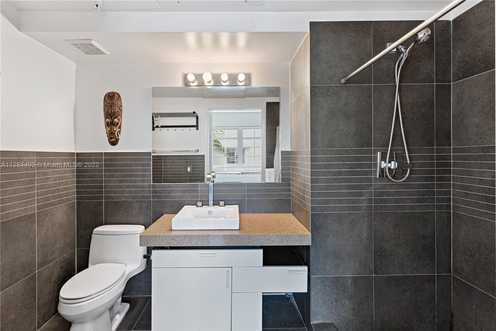 435 21st St Unit: 221