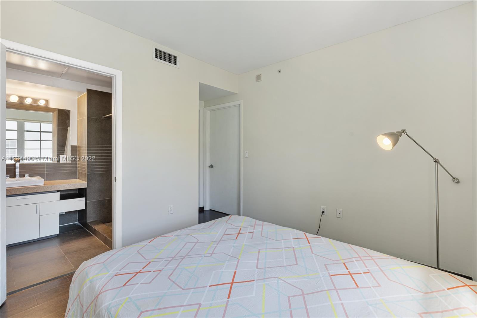 435 21st St Unit: 221