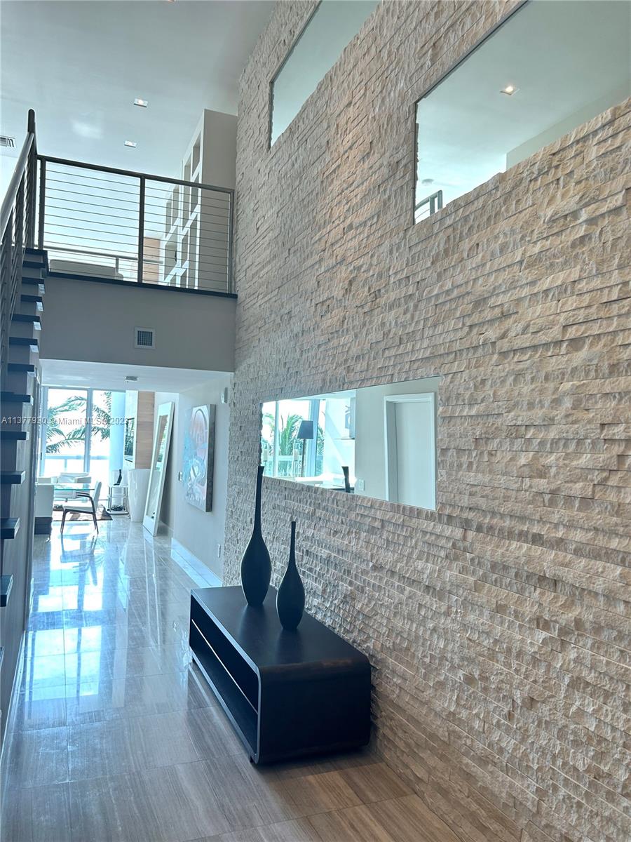 6899 Collins Ave Unit: 404