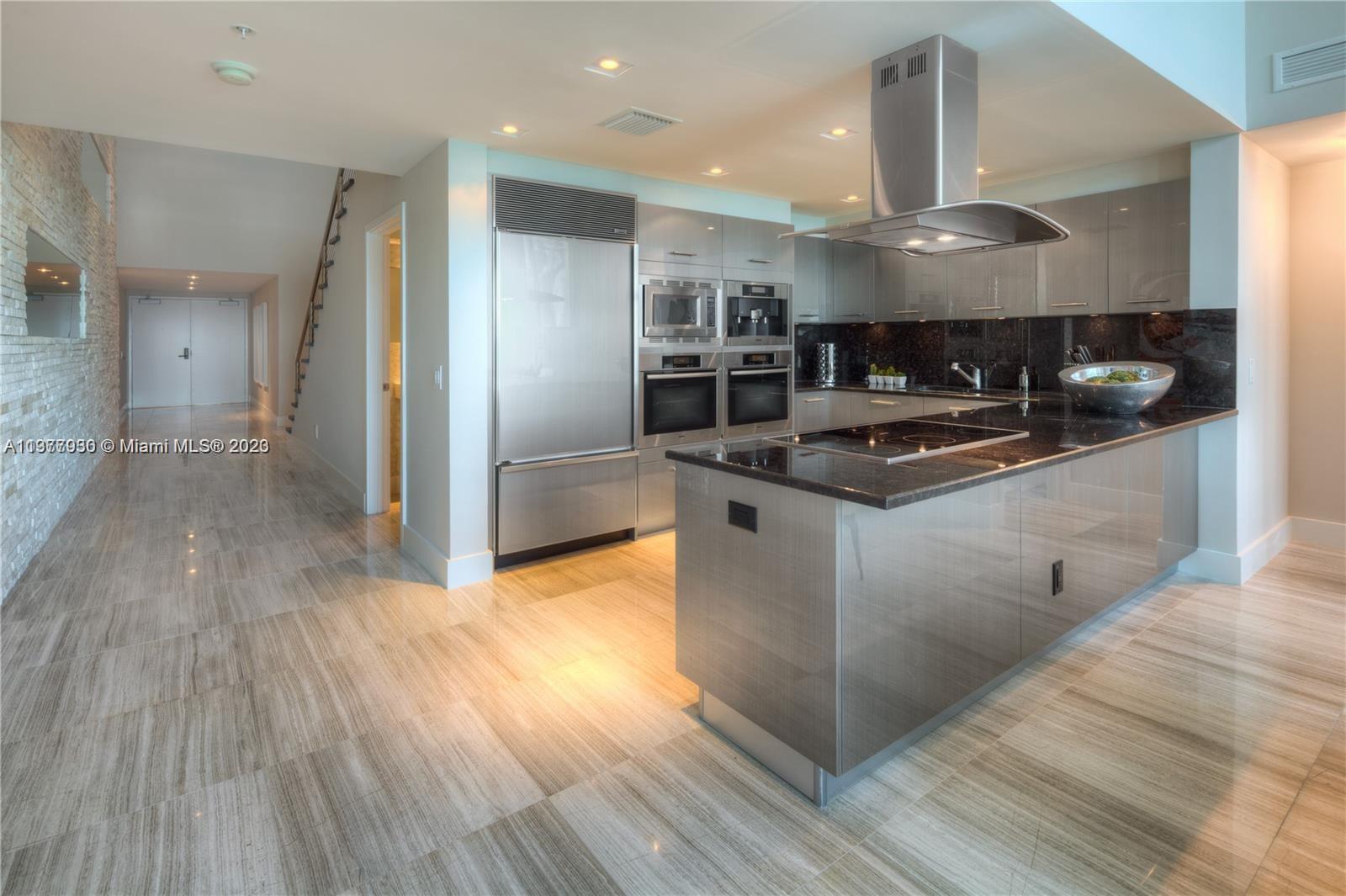 6899 Collins Ave Unit: 404