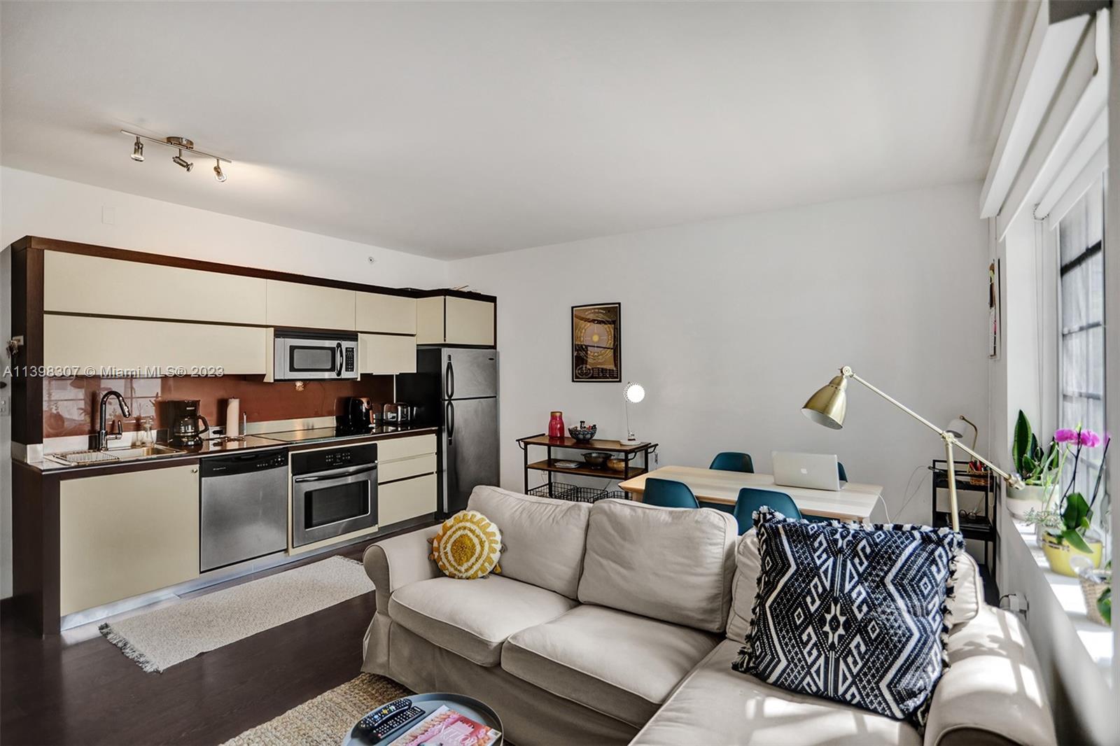 435 21st St Unit: 210