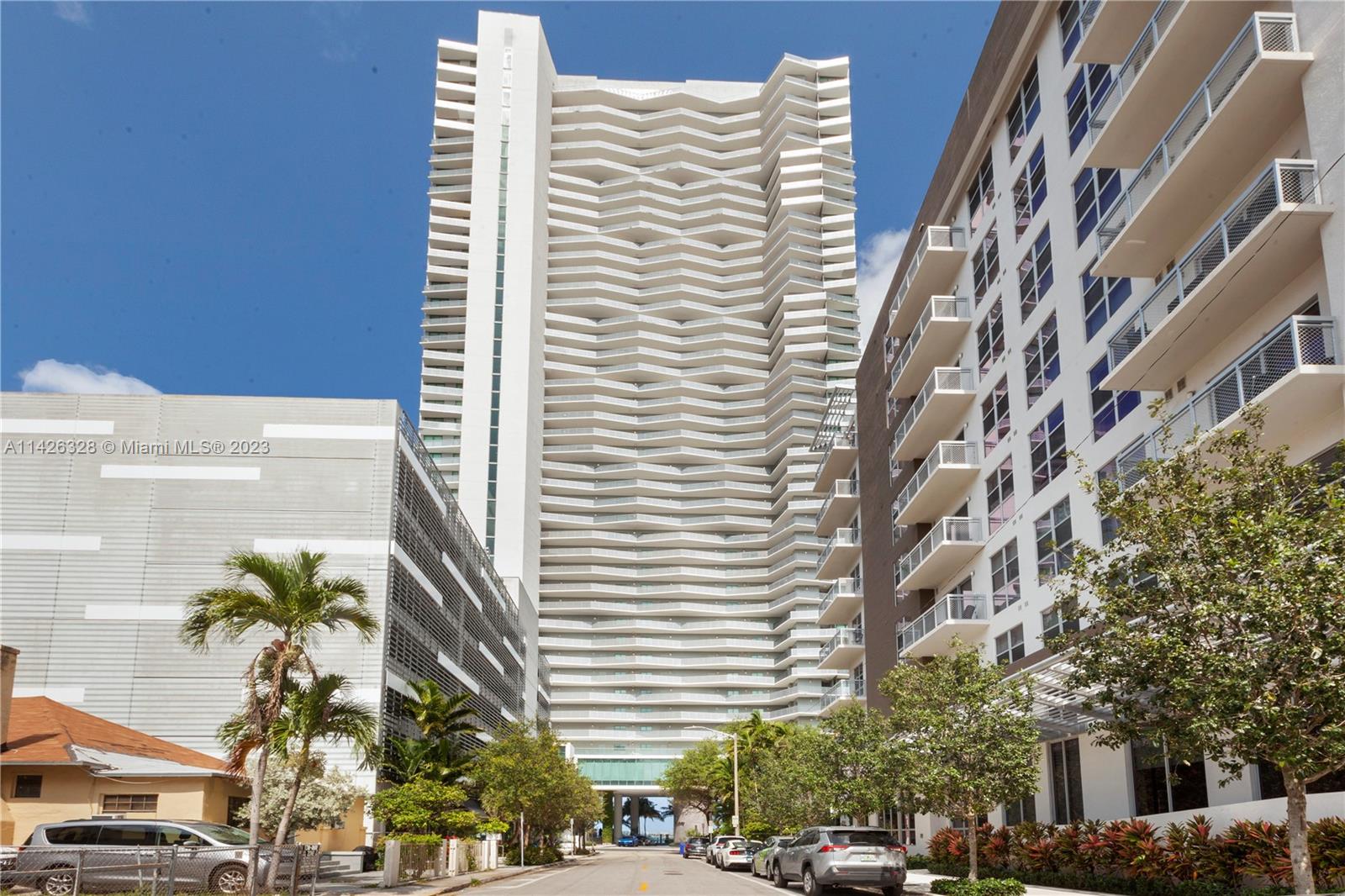 460 NE 28th St Unit: 2808