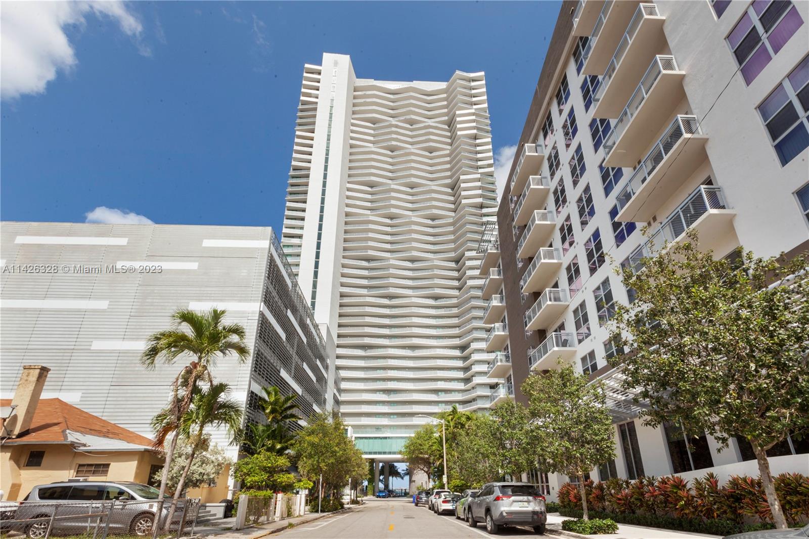 460 NE 28th St Unit: 2808