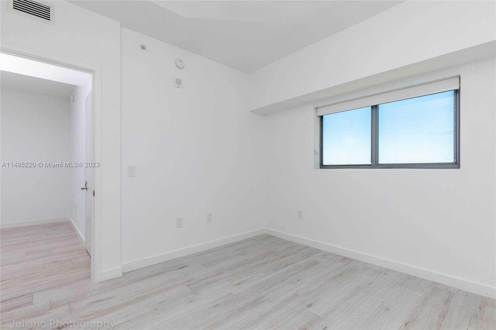 460 NE 28th St Unit: 1005