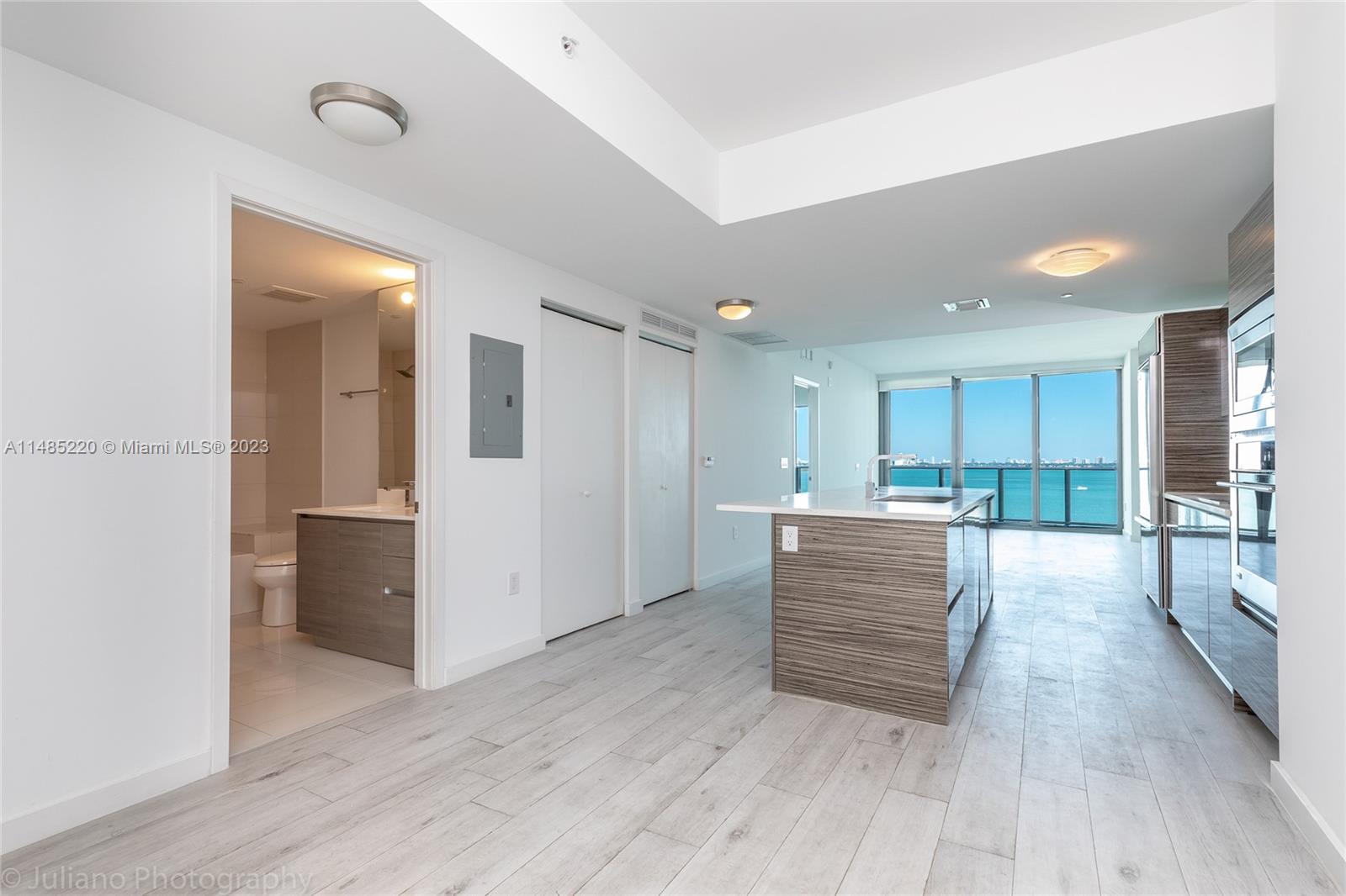 460 NE 28th St Unit: 1005