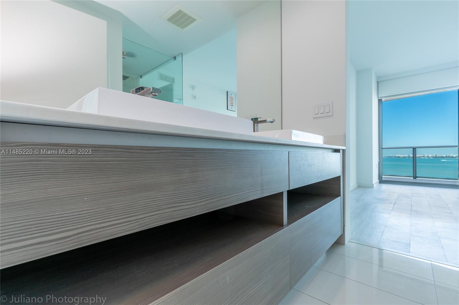460 NE 28th St Unit: 1005