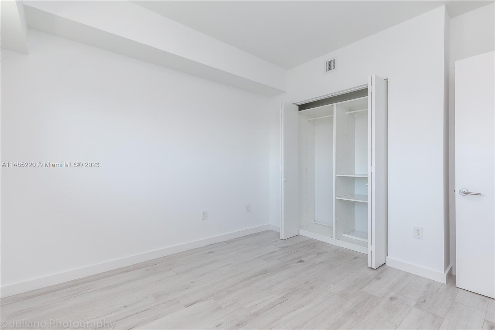 460 NE 28th St Unit: 1005