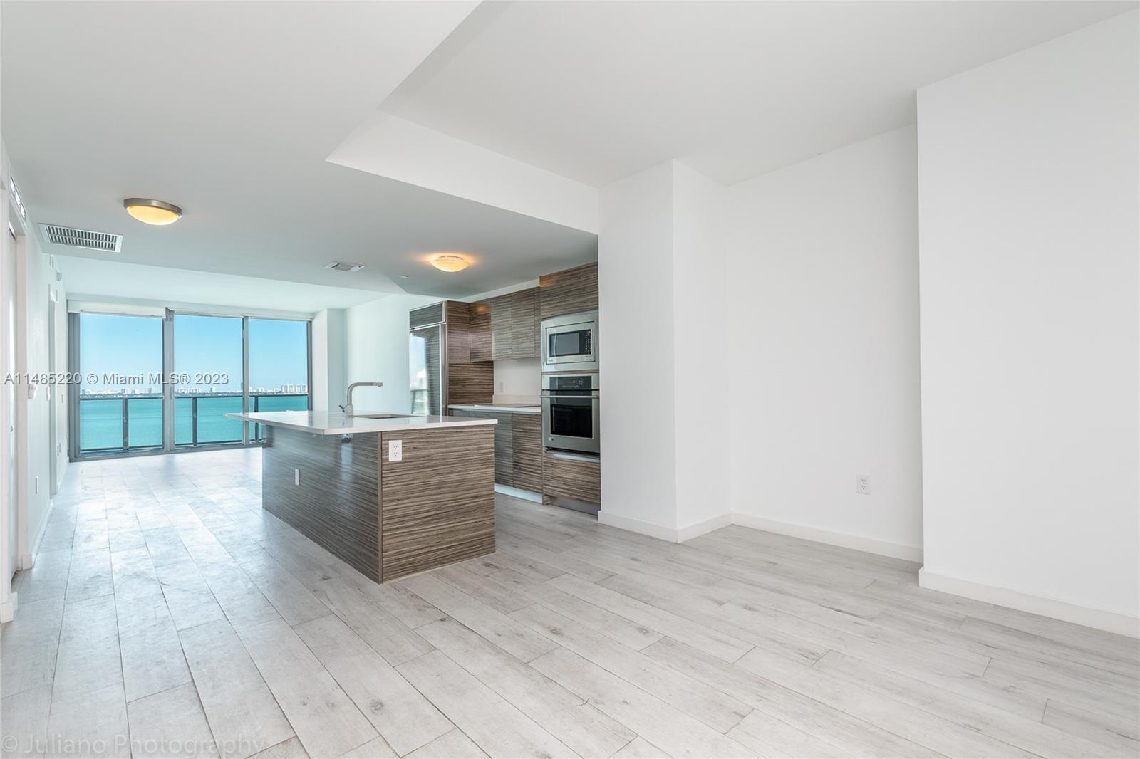460 NE 28th St Unit: 1005