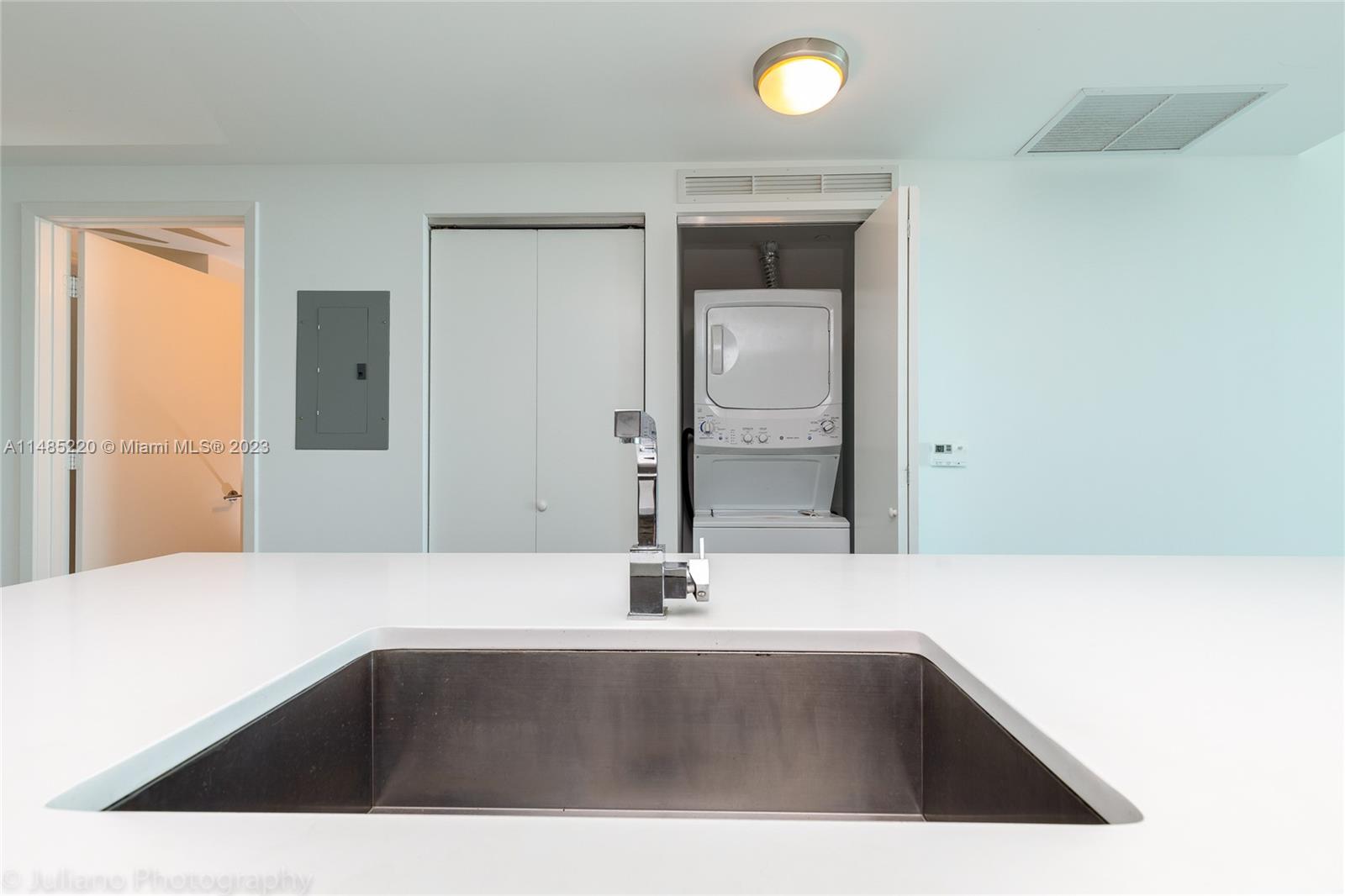 460 NE 28th St Unit: 1005