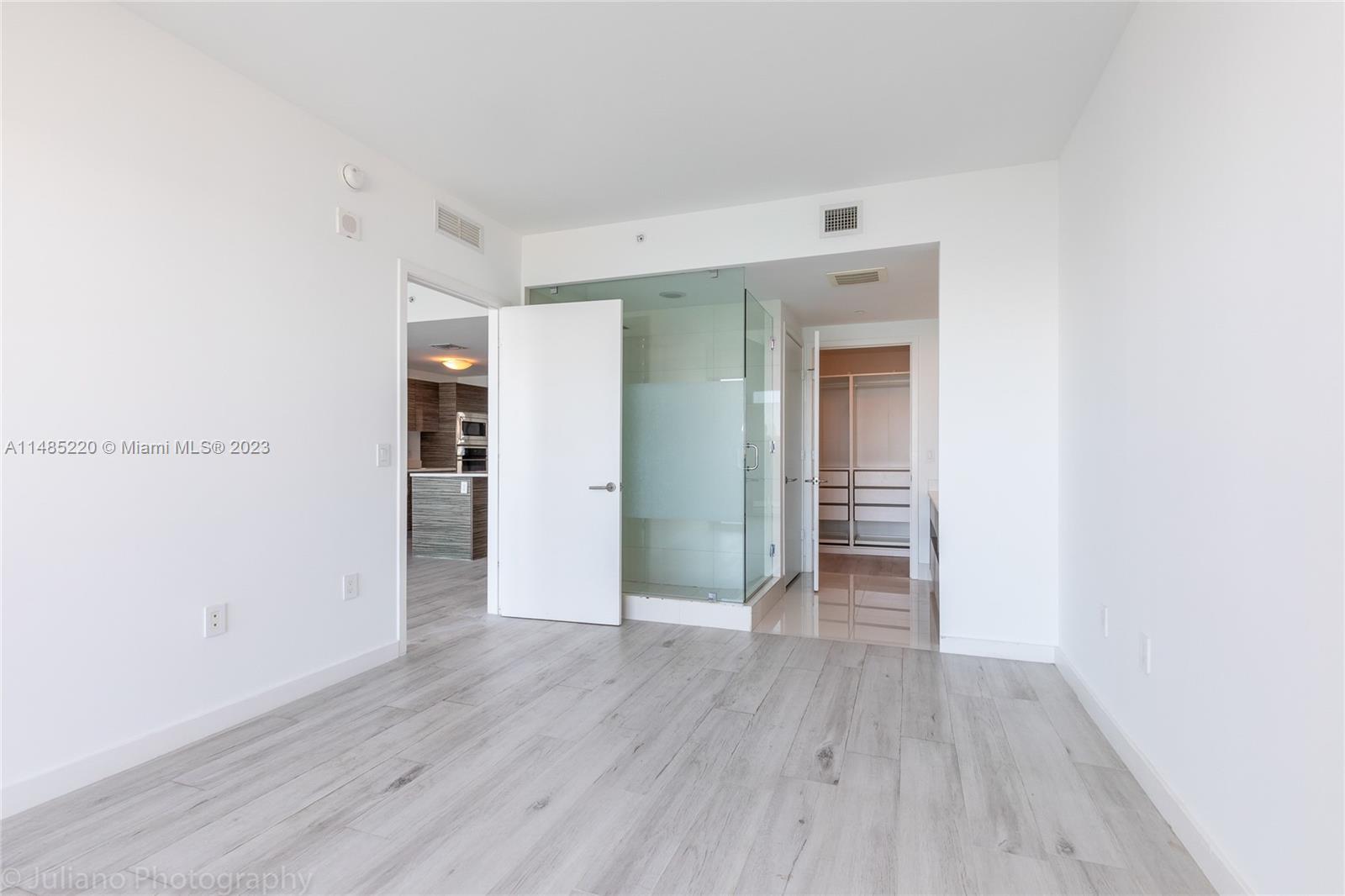 460 NE 28th St Unit: 1005