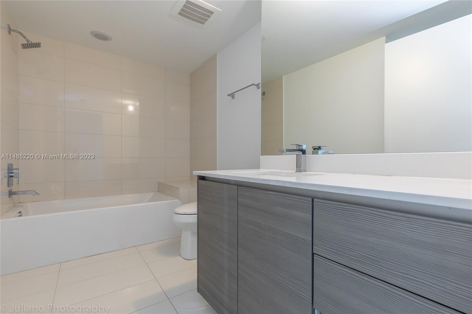 460 NE 28th St Unit: 1005
