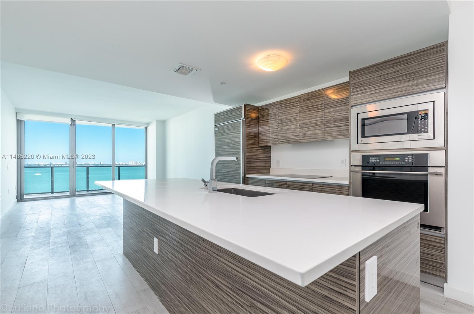 460 NE 28th St Unit: 1005