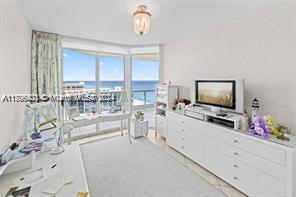 5025 Collins Ave # 1707