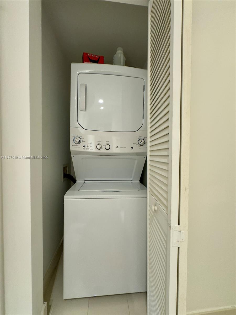 121 NE 34th St # 2006A, Miami Unit: 2006A