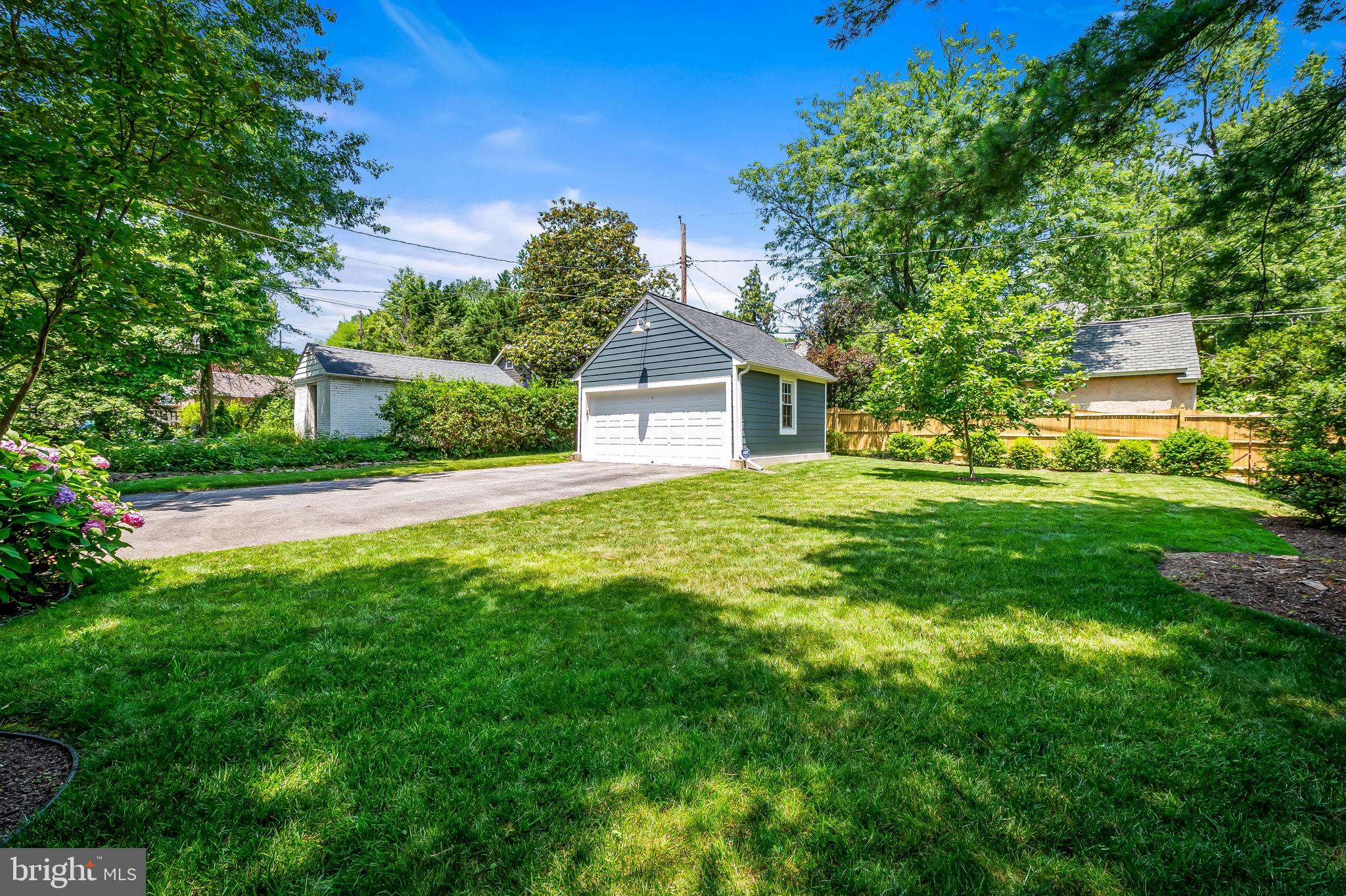 206 E Lake Ave