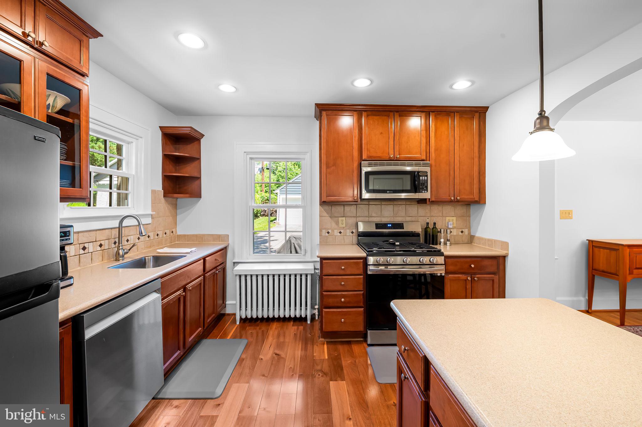 206 E Lake Ave
