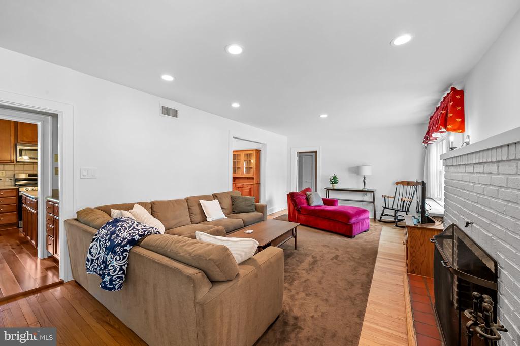 206 E Lake Ave