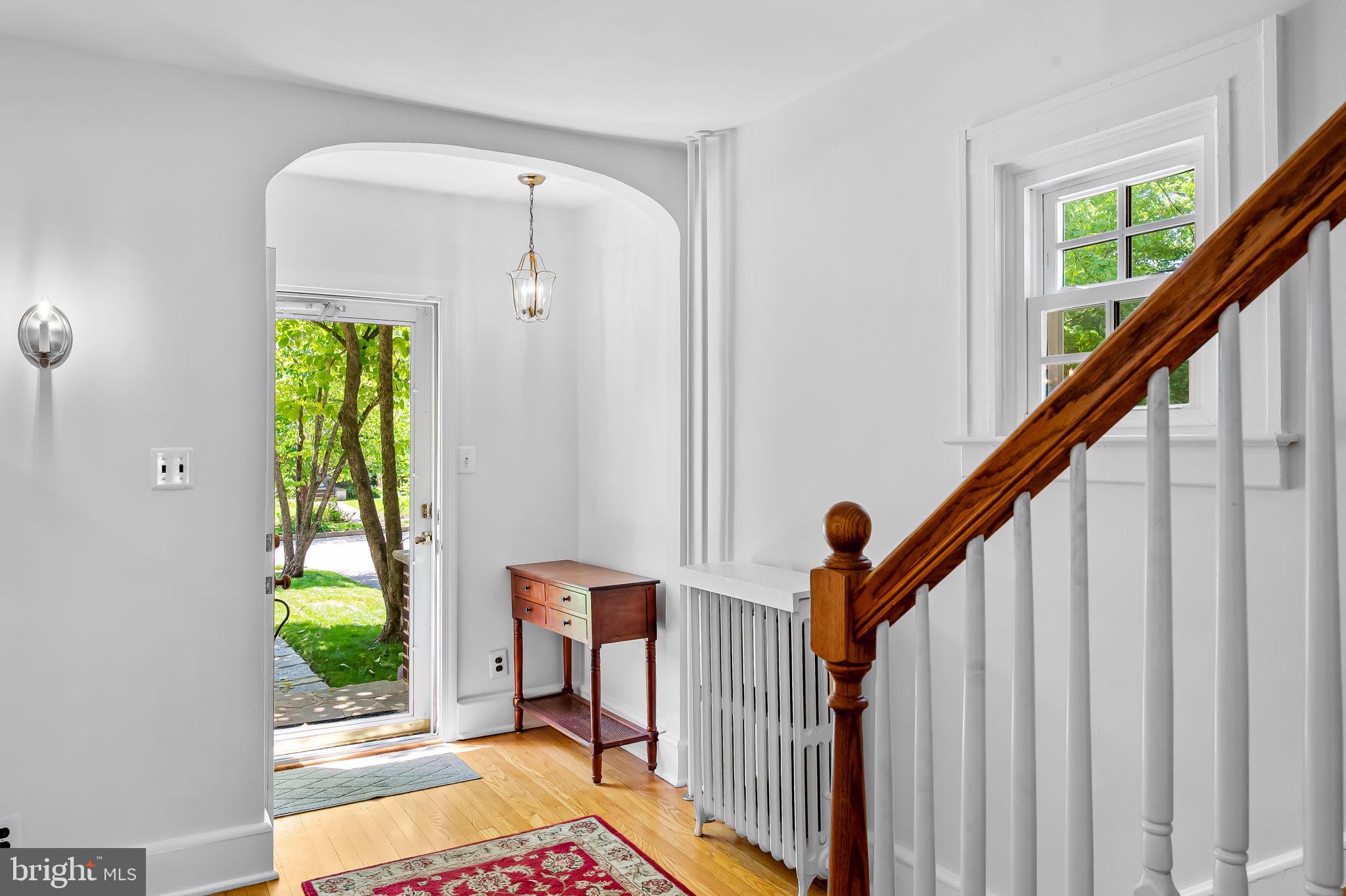 206 E Lake Ave