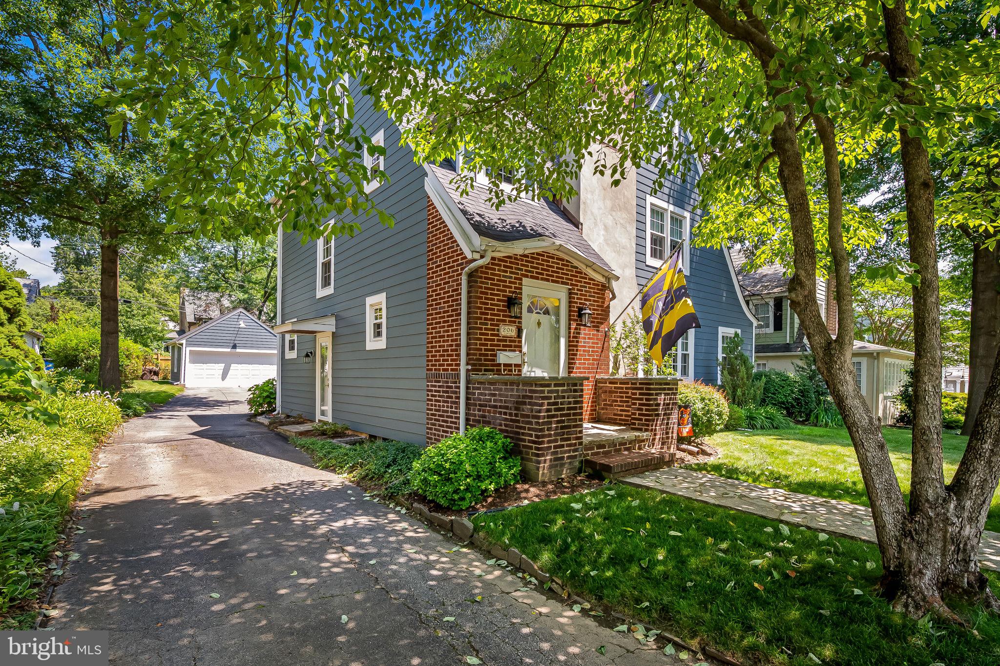 206 E Lake Ave