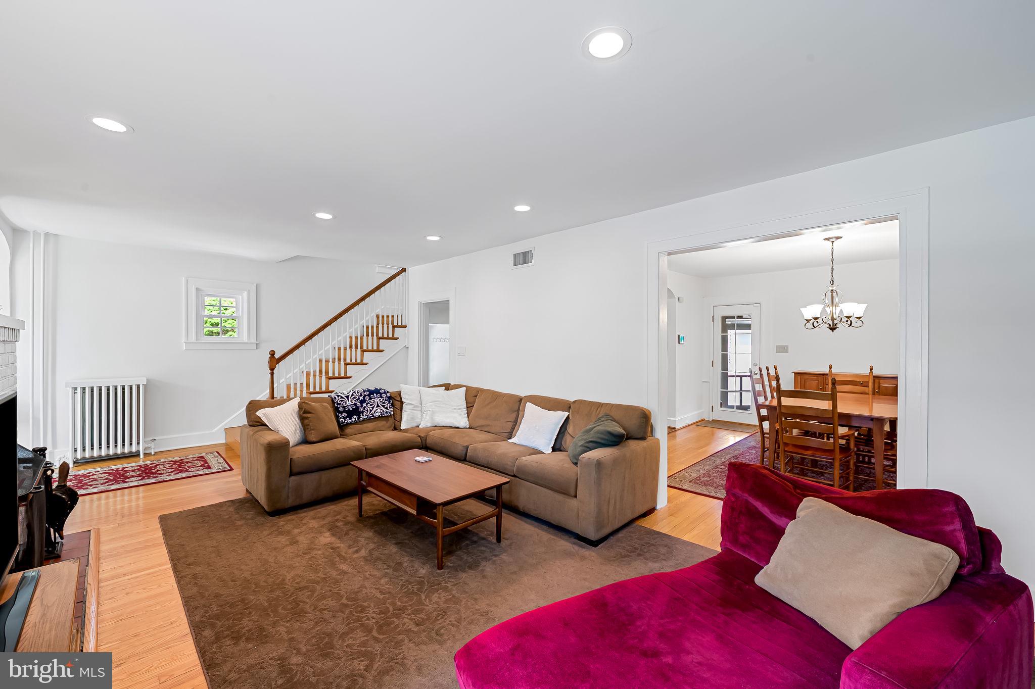206 E Lake Ave