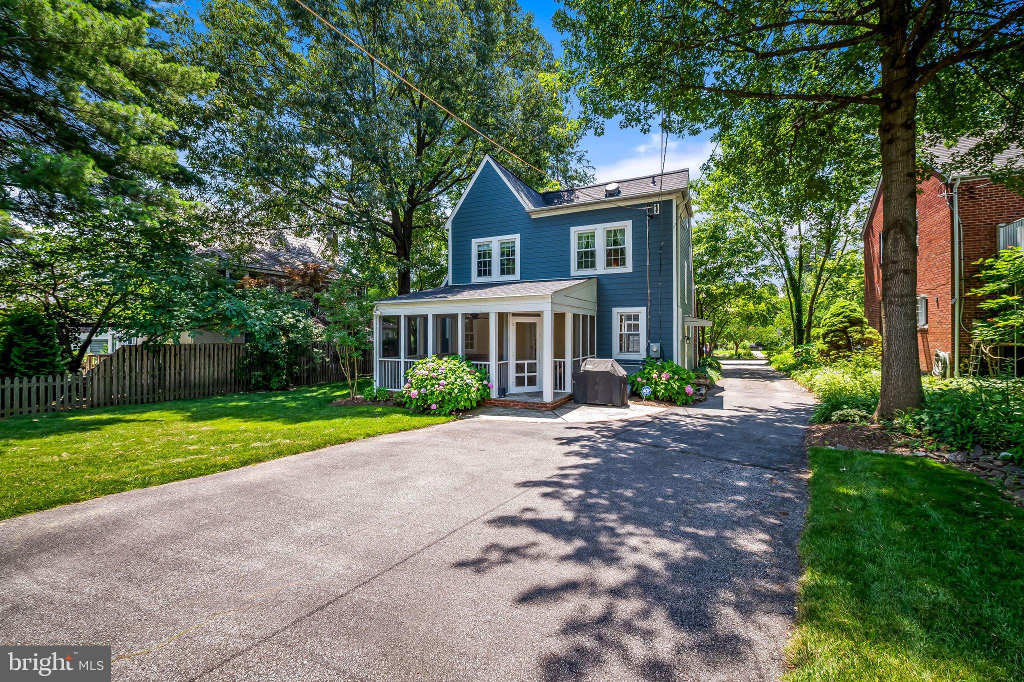 206 E Lake Ave