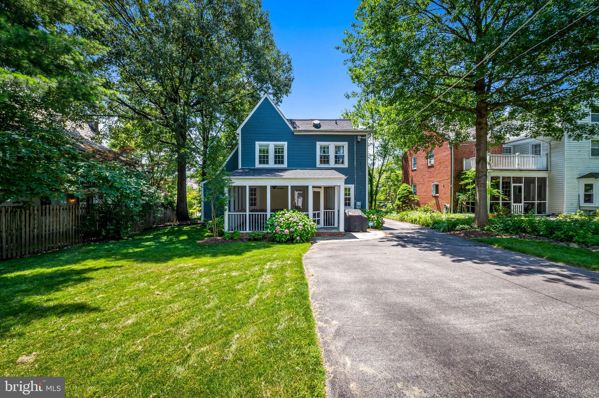 206 E Lake Ave