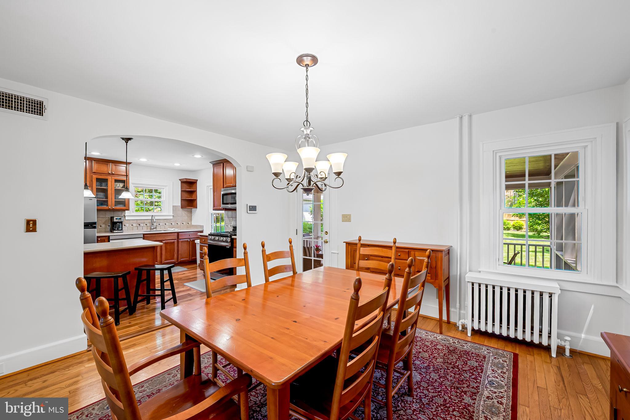 206 E Lake Ave