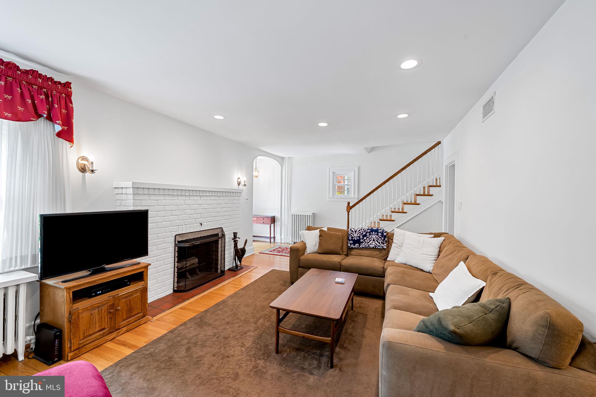 206 E Lake Ave