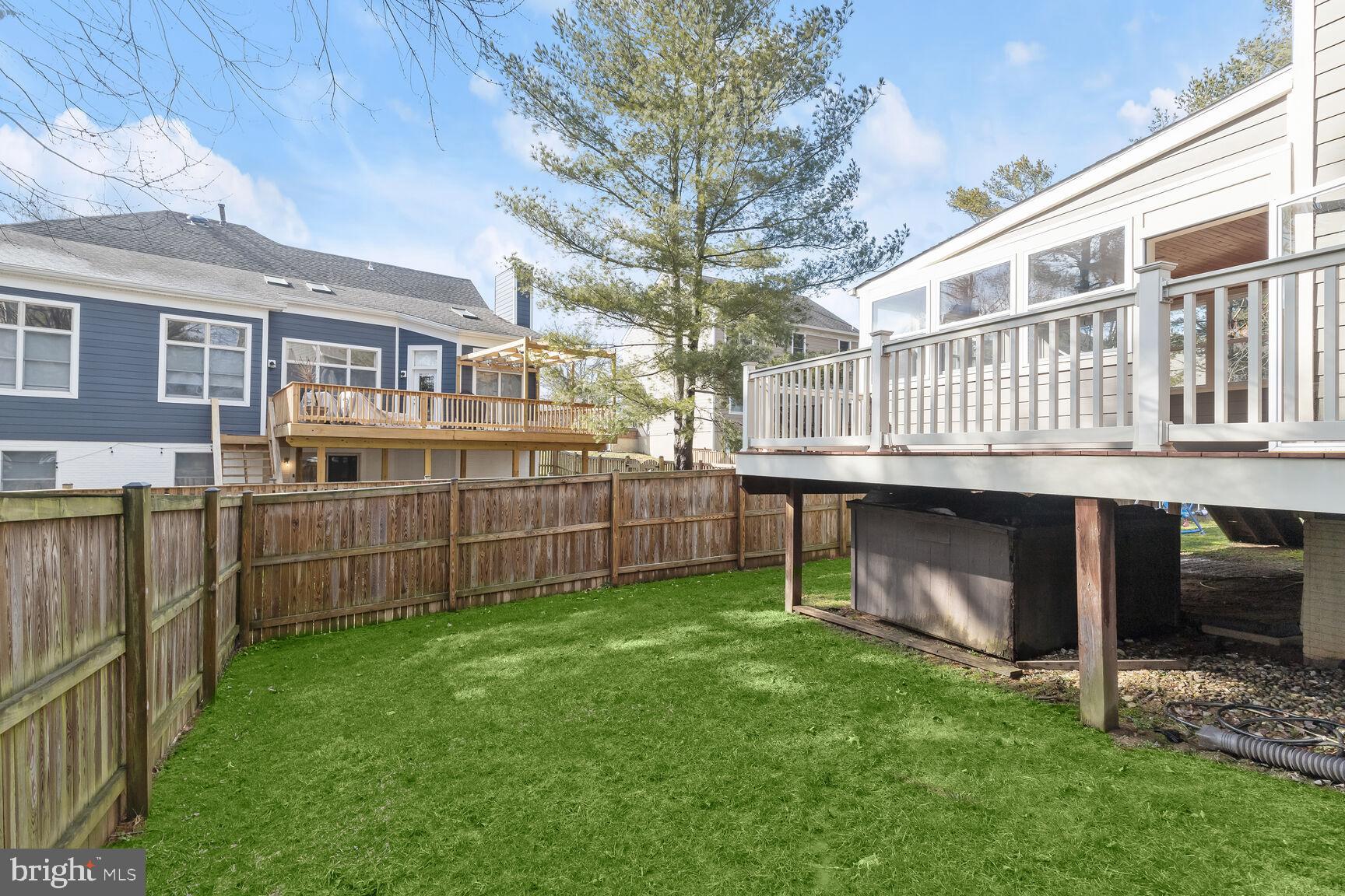 16 Diamond Crest Ct