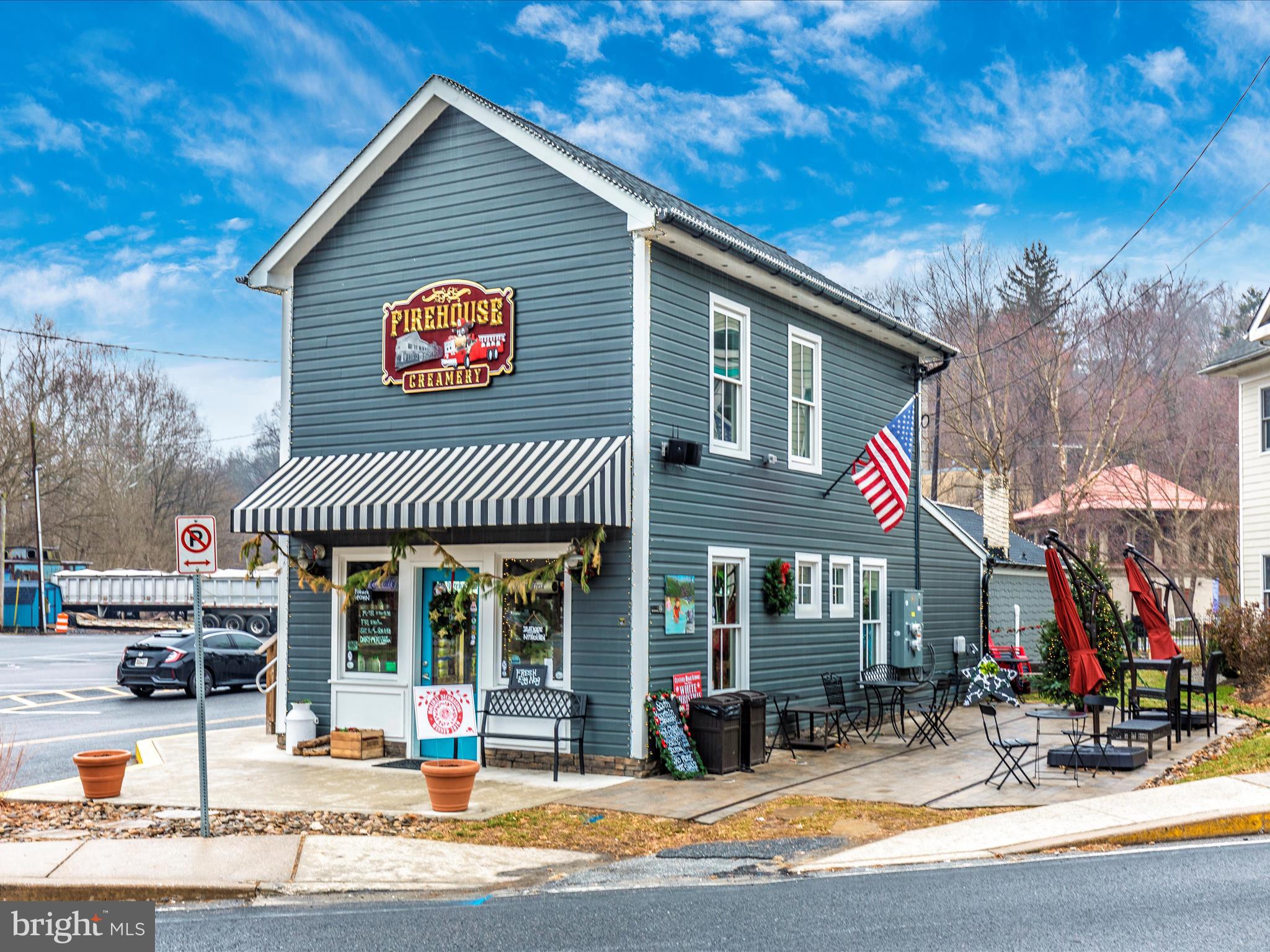 870 River Rd